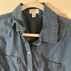 crown & ivy Light Blue Chambray Button-Up Shirt